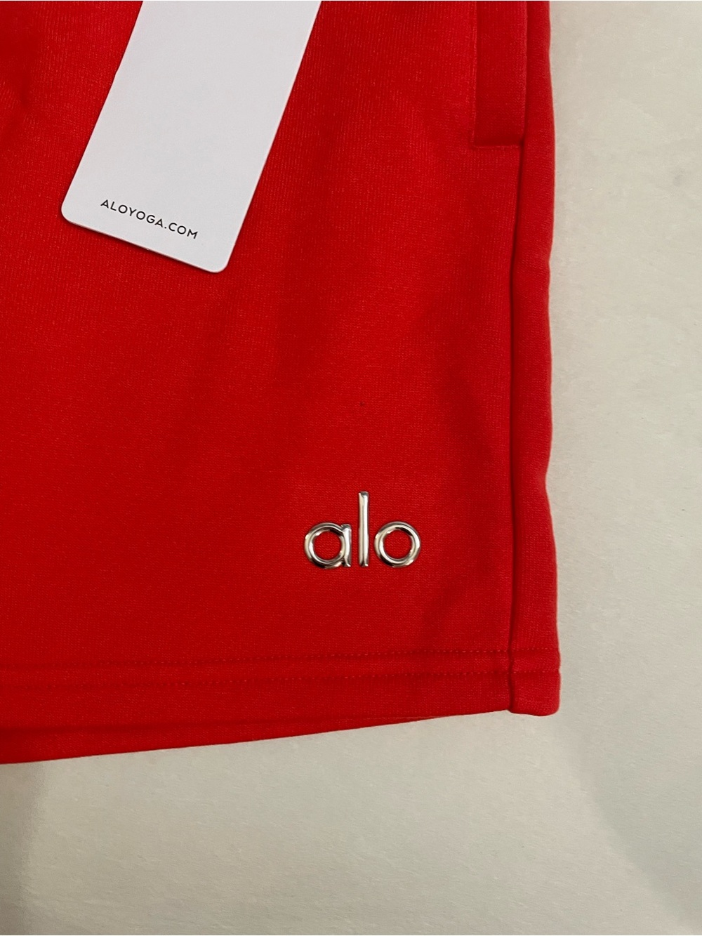ALO Yoga Accolade NWT Relax Fit Bright Red Fleece Shorts Size M - Picture 6 of 8